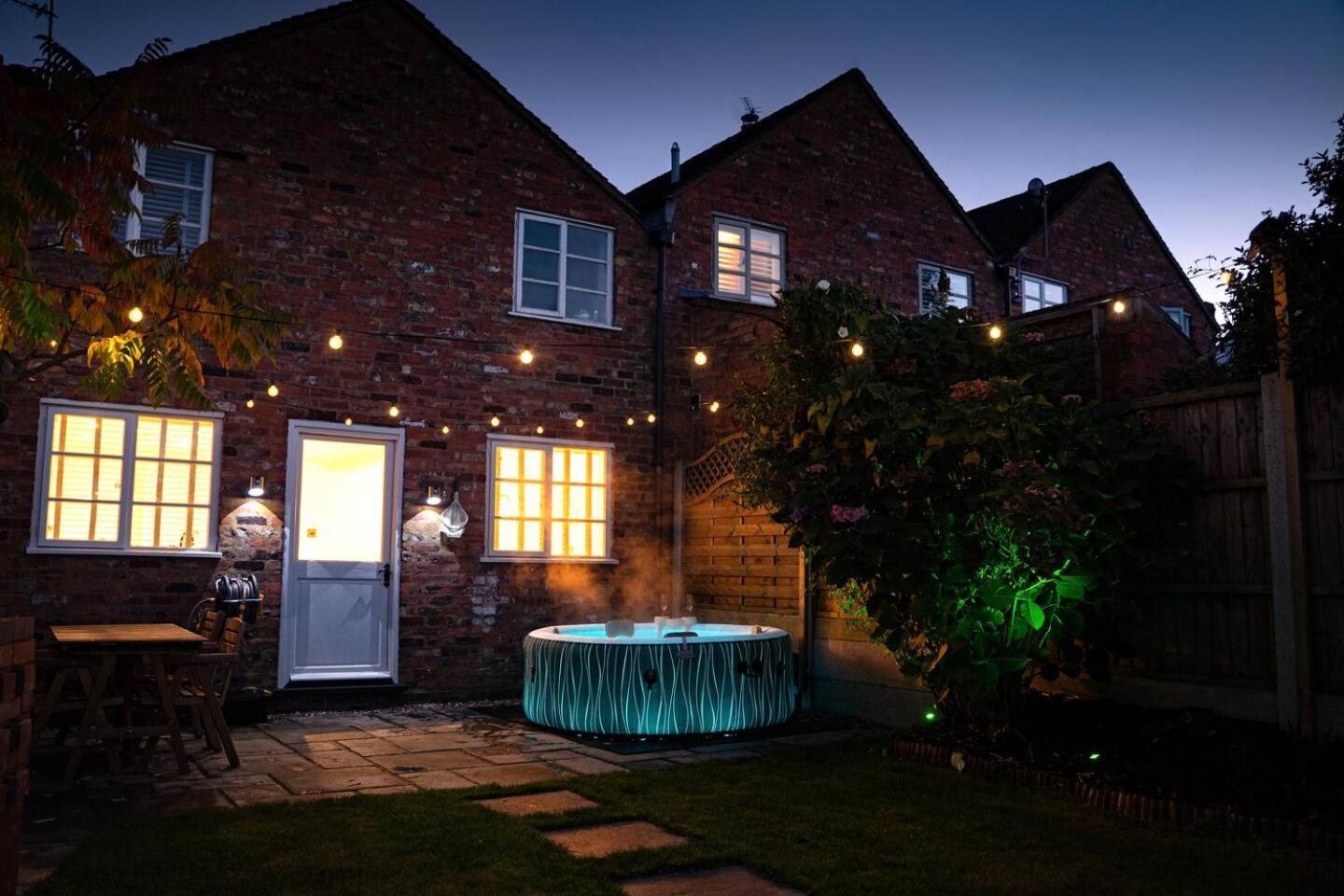 Stylish 2 Bedroom Cottage With Hot Tub And Parking Bewdley Exterior foto